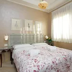 Deco\'S Place Roma Teodora